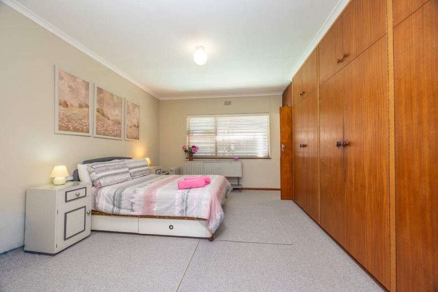 6 Bedroom Property for Sale in Goodwood Estate Western Cape